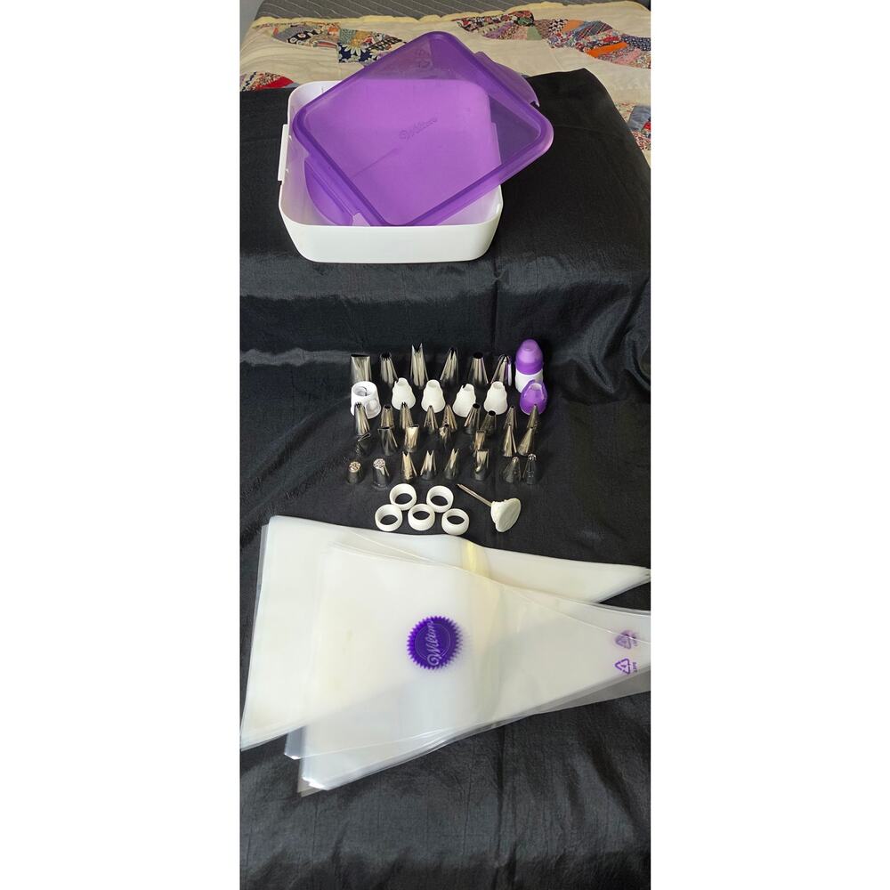 Wilton Cake Decorating Tips and Bags